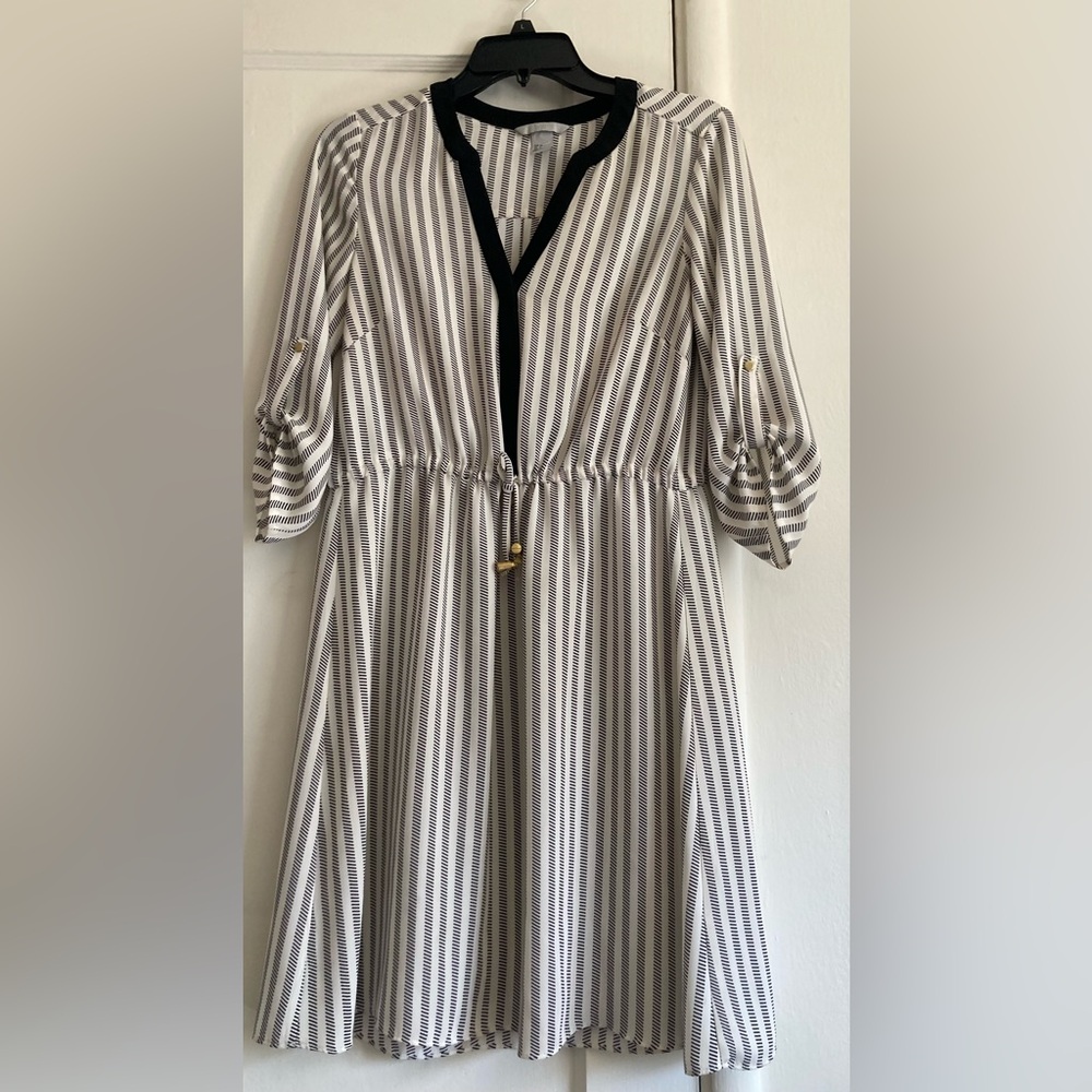 H&M Black and White Tie Front dress with adjustable waist and rollable sleeves